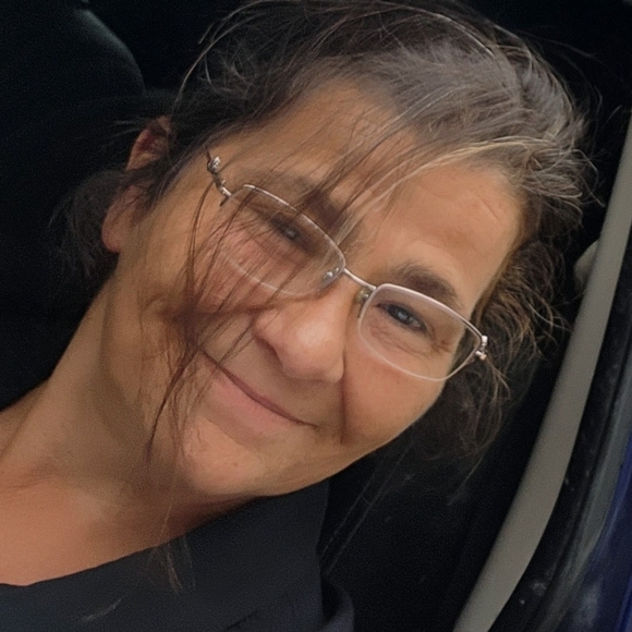 Meet your Posher, Tricia - Picture 1 of 1